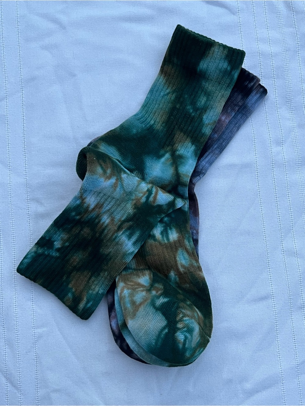 The North Face Men's Tie-Dye Hiking Crew Socks in Black & Green 2 Pairs - Picture 7 of 13